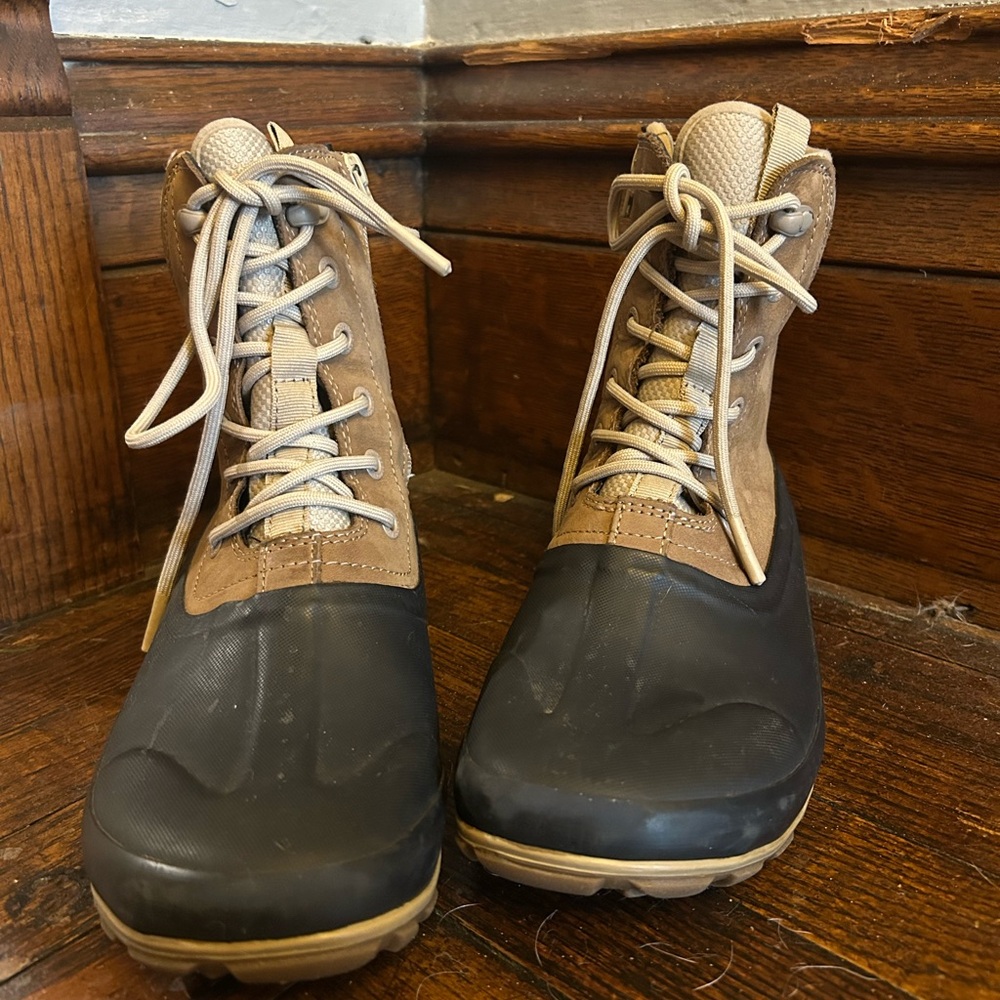 Bogs Women's Black and Brown Winter Boots